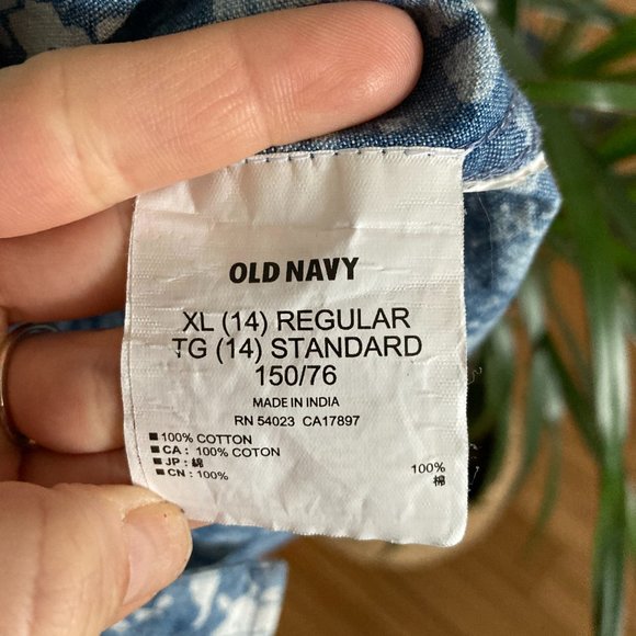 Old Navy button up - Picture 4 of 4